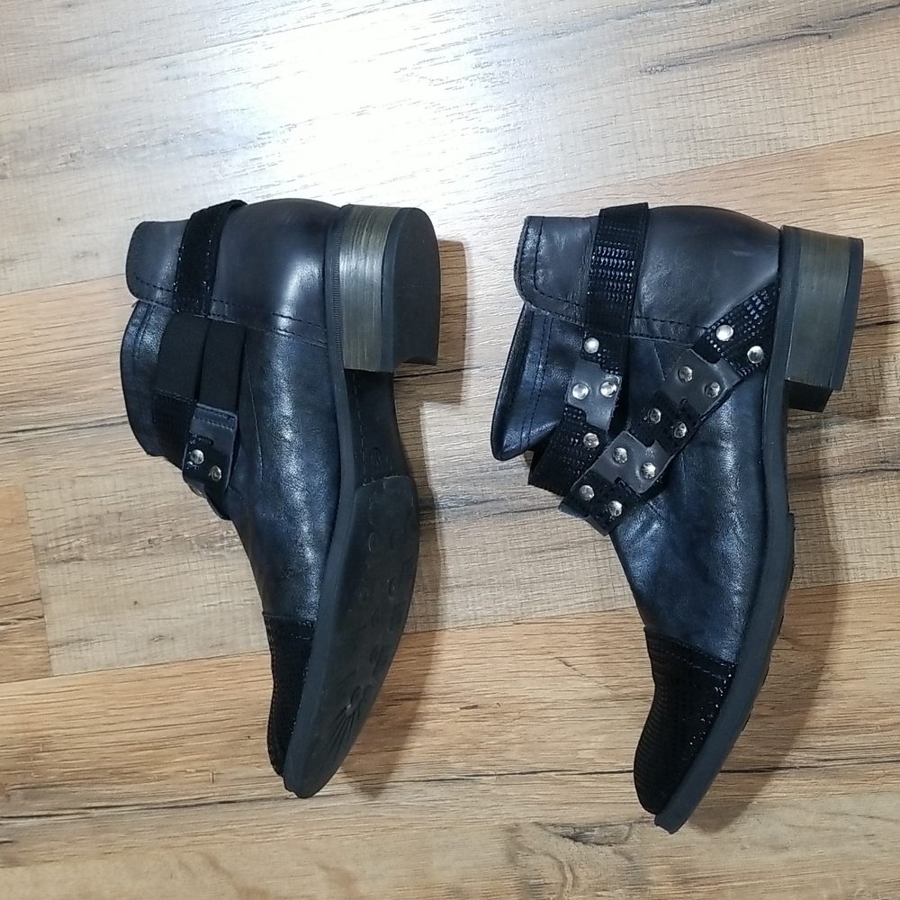 FRANCE MODE On Trend Blue Gray Black Mixed Media Booties with Straps